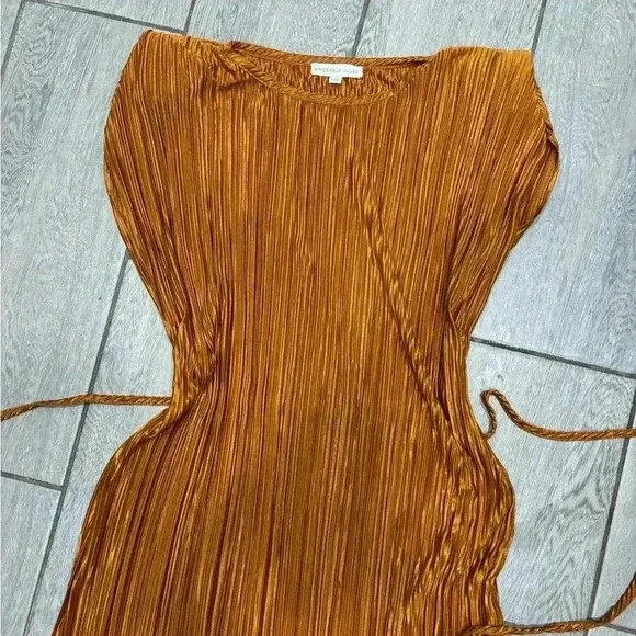 Sincerely Jules Cognac Bronze Plisse Midi Dress Size Medium - Picture 6 of 8